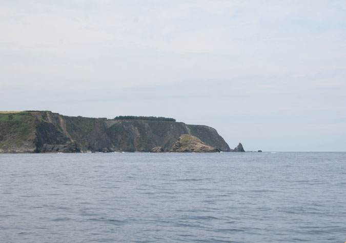 Islote de el "Salto". Cabo Busto e islote "Serrón"